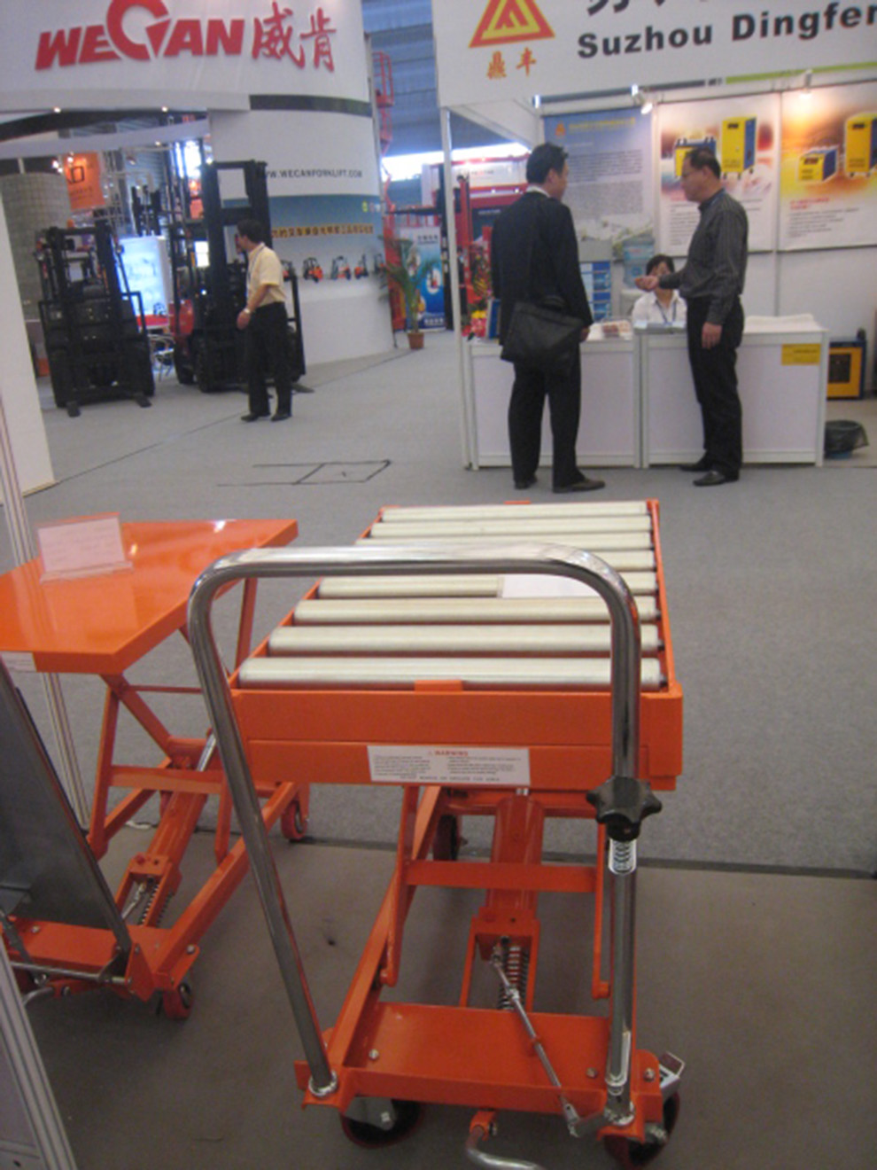 TF50R portable lifting table with rollers
